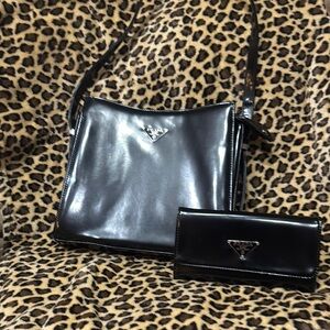 Prada Black Leather Shoulder Bag Sleek Design